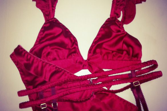 Review: Helen Valk-Varavin Lola Bra & Knickers + Vanessa Suspender Belt