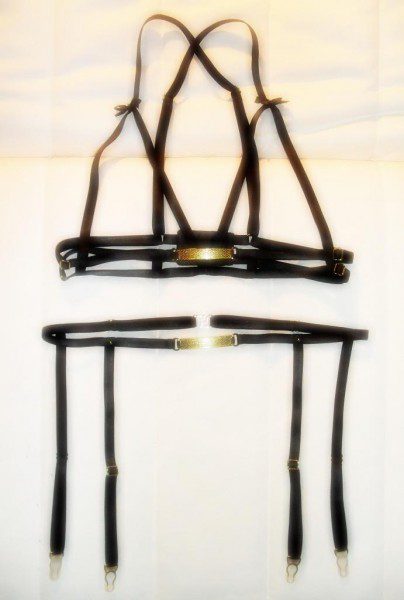 esty-lingerie-frame-bra-set-404x600