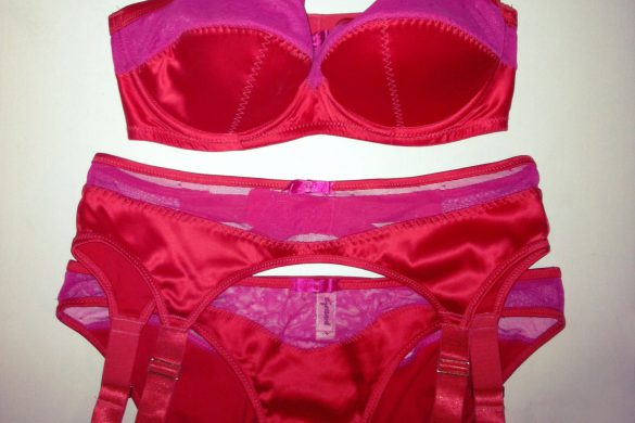 Review: Gossard Colour Clash Bra, Knickers & Suspender Belt