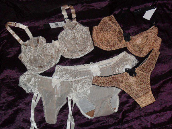 Claudette-En-Dentelle-and-Dessous-reviews-600x450