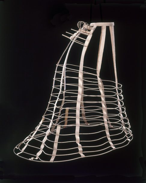 victoria-albert-museum-undressed-crinoline-example