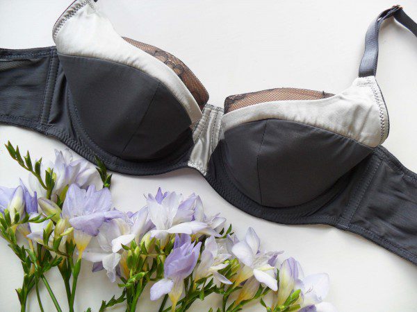 https://estylingerie.com/wp-content/uploads/2016/09/All-Undone-Queenie-bra-review-600x450.jpg