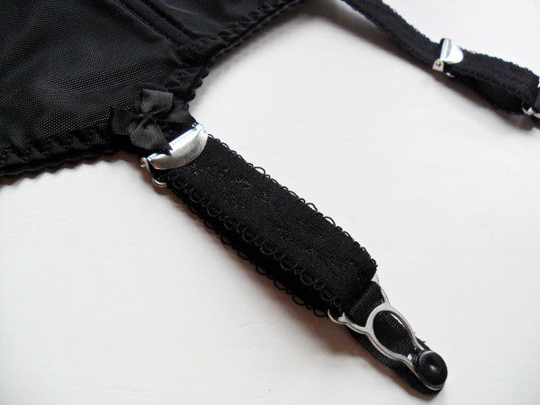 cerbin-suspender-belt-review-600x450