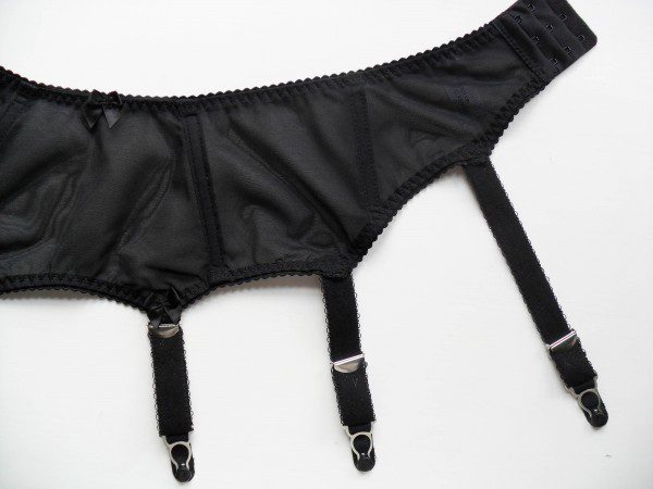 cervin-boetie-suspender-belt-600x450