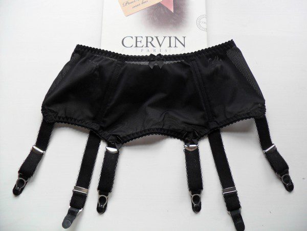 cervin-boetie-suspender-belt-review-600x453