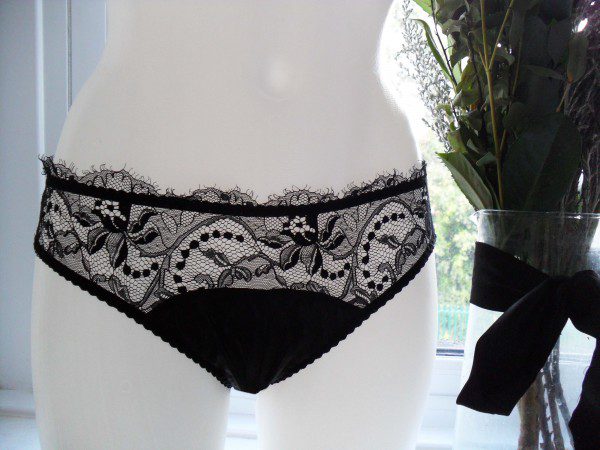 Signature Black Balcony Bra Fleur of England UK 32 Cup DD sur FORZIERI