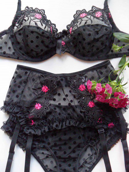 Victoria's Secret 32DDD BRA SET+garter+s Panty Black WHITE lace Polka Dot 