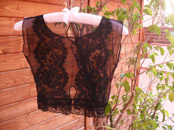 zo-lingerie-azure-lace-crop-top-set-review-600x450