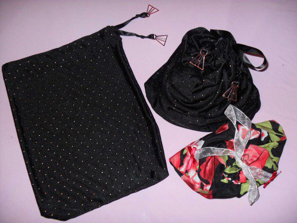 how-to-sew-a-lingerie-drawstring-storage-bag-step-13-600x450