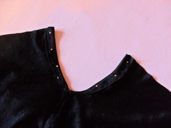 how-to-sew-a-lingerie-drawstring-storage-bag-step-6-600x450