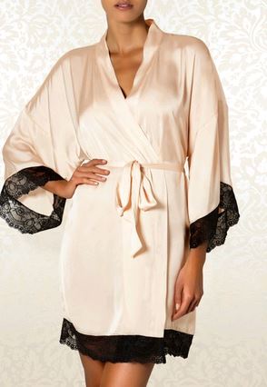 britney-spears-amaryllis-kimono-robe