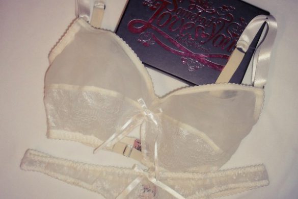 Review: Made By Niki Classics Ivory Lace Bra & Thong