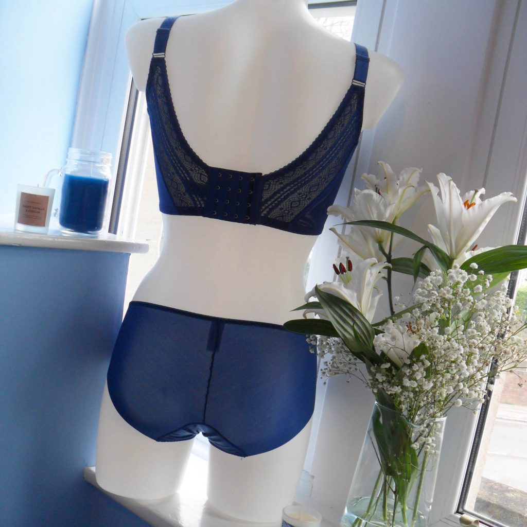 Lingerie Review: Satami BR-02196 & BR-02193 Minimiser Bra Sets