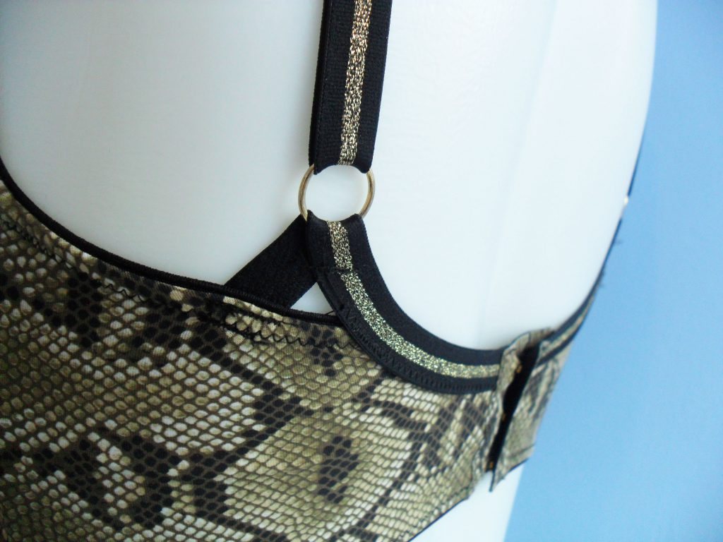 Snake Python Bra Top Lingerie Review: Bras Without Wires Python Bra & High-Waisted Knickers ...