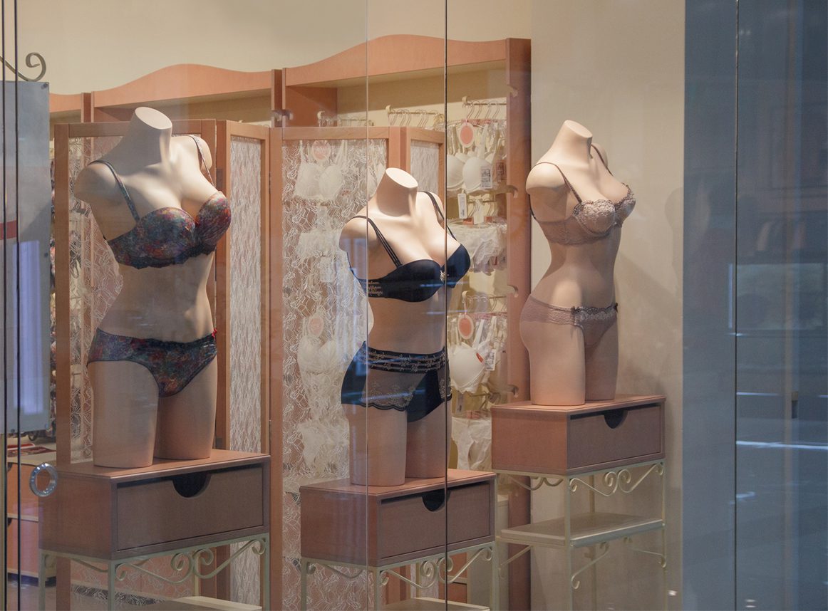 French Lingerie House Sets US Debut – Visual Merchandising and