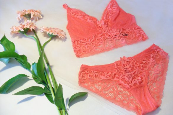 Lingerie Review: Blush Reverie Bralette & Hipster