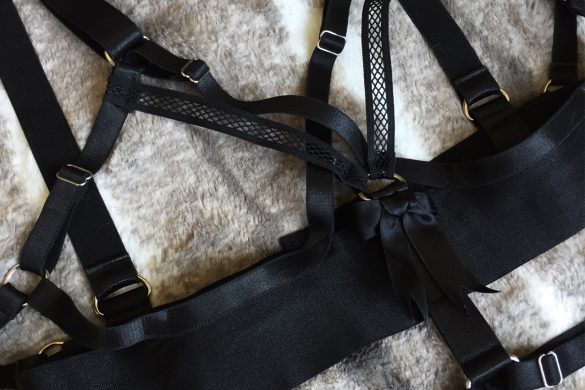 Lingerie Review: Creepyyeha Ravish Me Bra & Suspender Belt Set