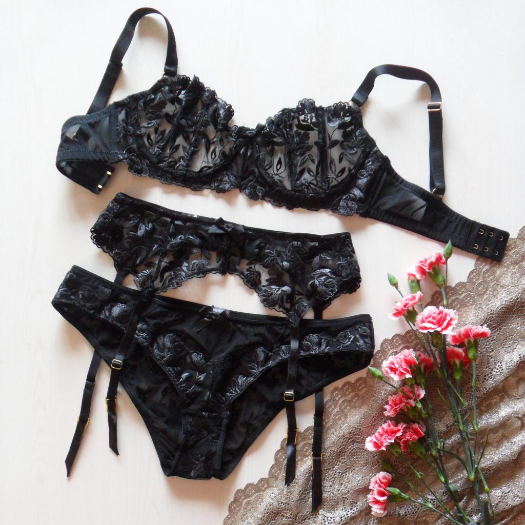 Velvet Embroidered Bralette Suspender & Thong