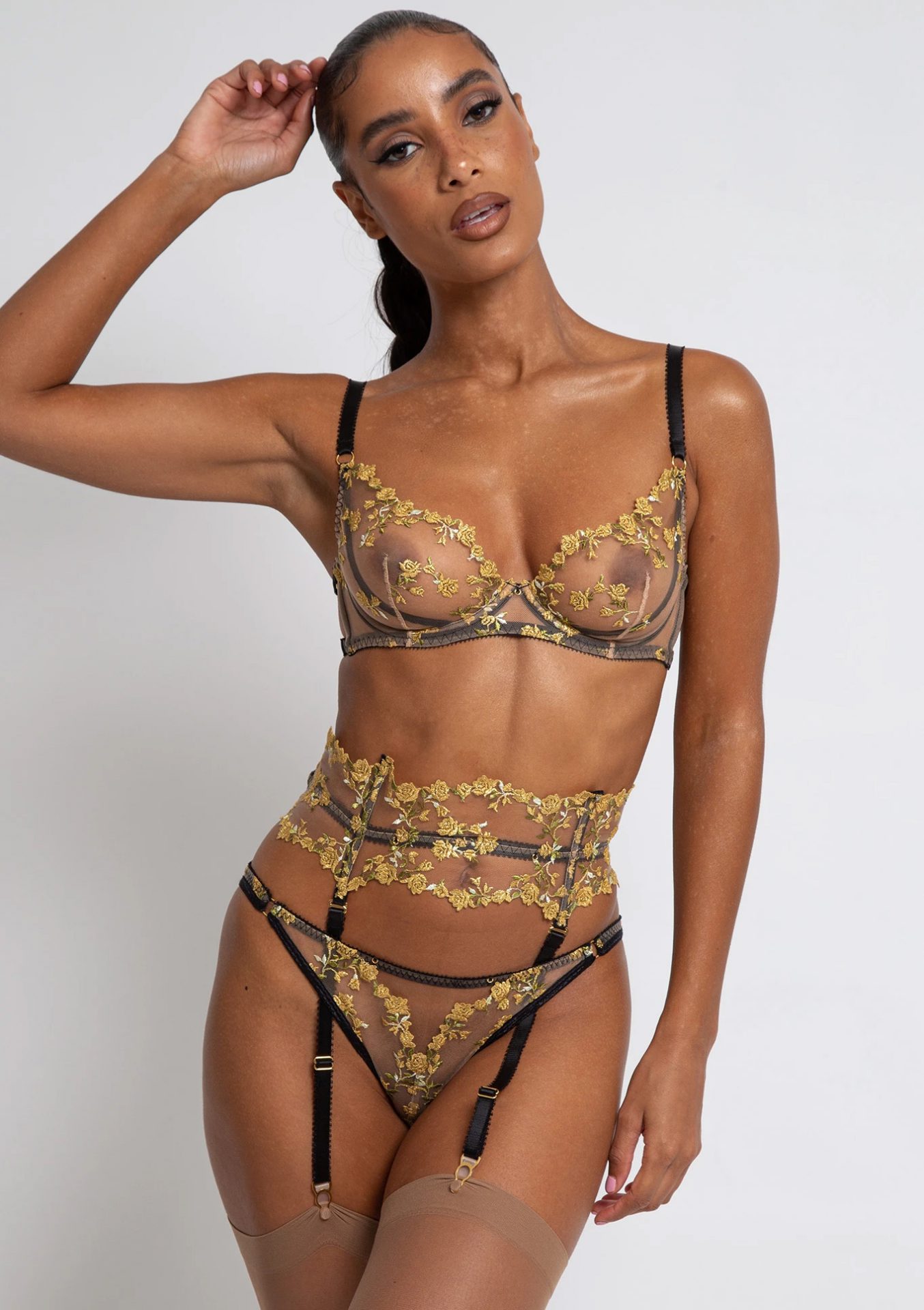 20 Silver & Gold Lingerie Looks Perfect for New Year's Eve