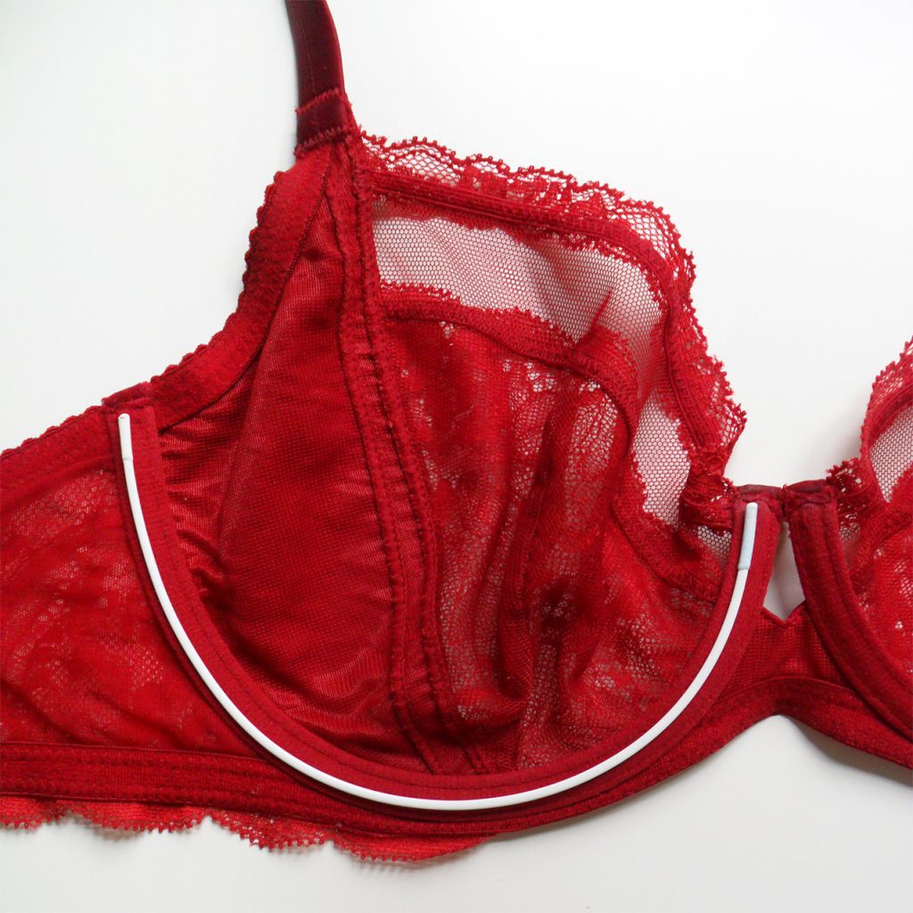 Bra interior with overlaid underwire following the shape of the cup