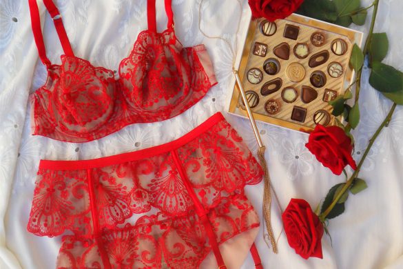 Lingerie Review: TéAmore Spotlight Bra, Brief & Suspender Belt