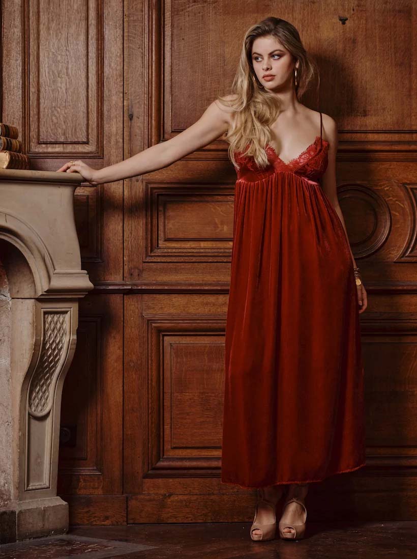 Marjolaine long red viscose and silk velvet nightgown