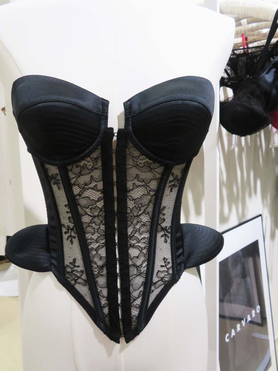 Carvaro black corset with hip pads